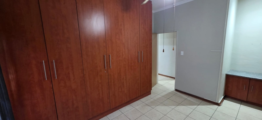 8 Bedroom Property for Sale in Meiringspark North West